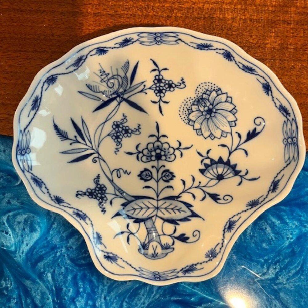 Meissen Blue Onion Shell Dish Crossed Swords Germany